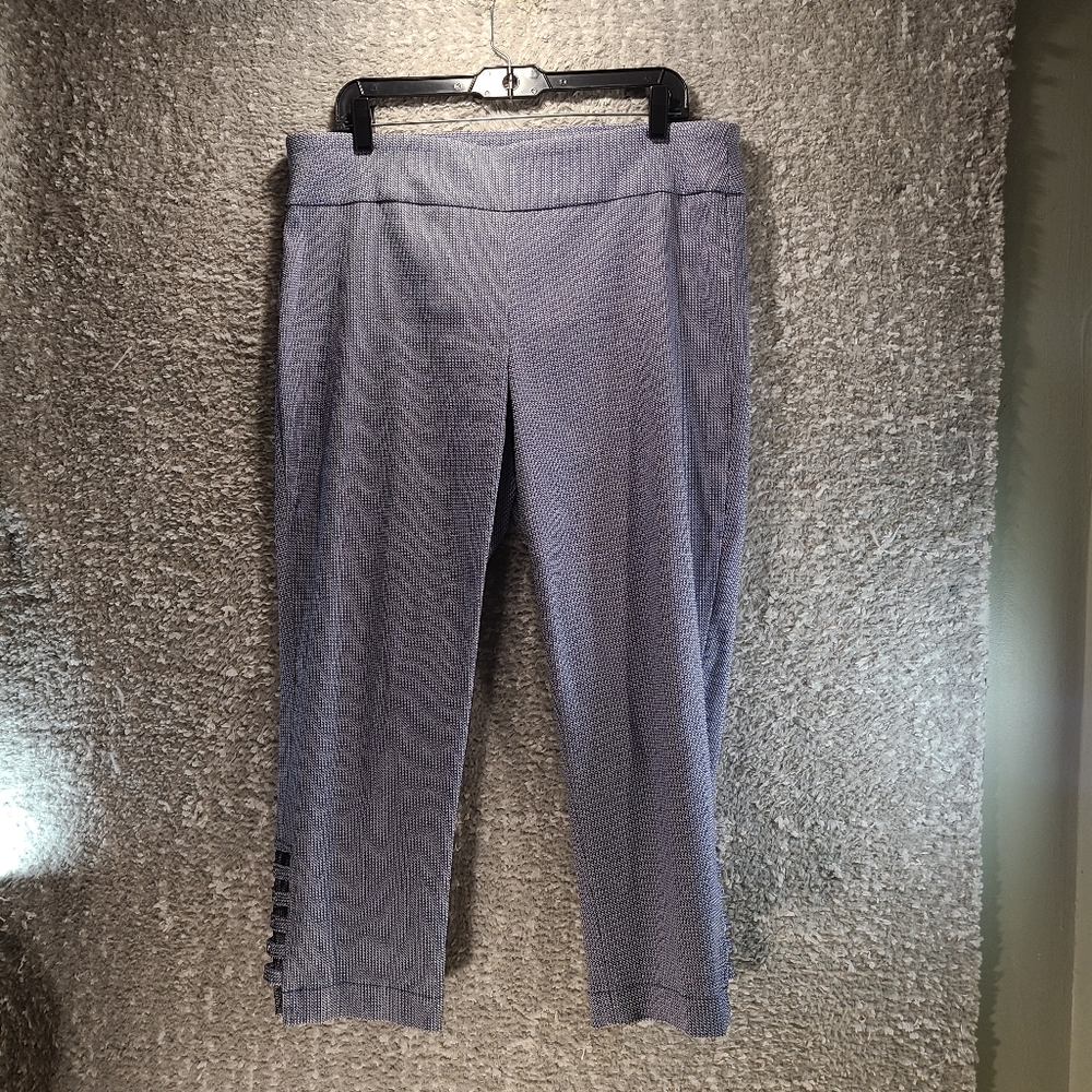 Attyre New York Women Stretch Pull On Capri Pants Rayon‎ Polyester Nylon Size 16